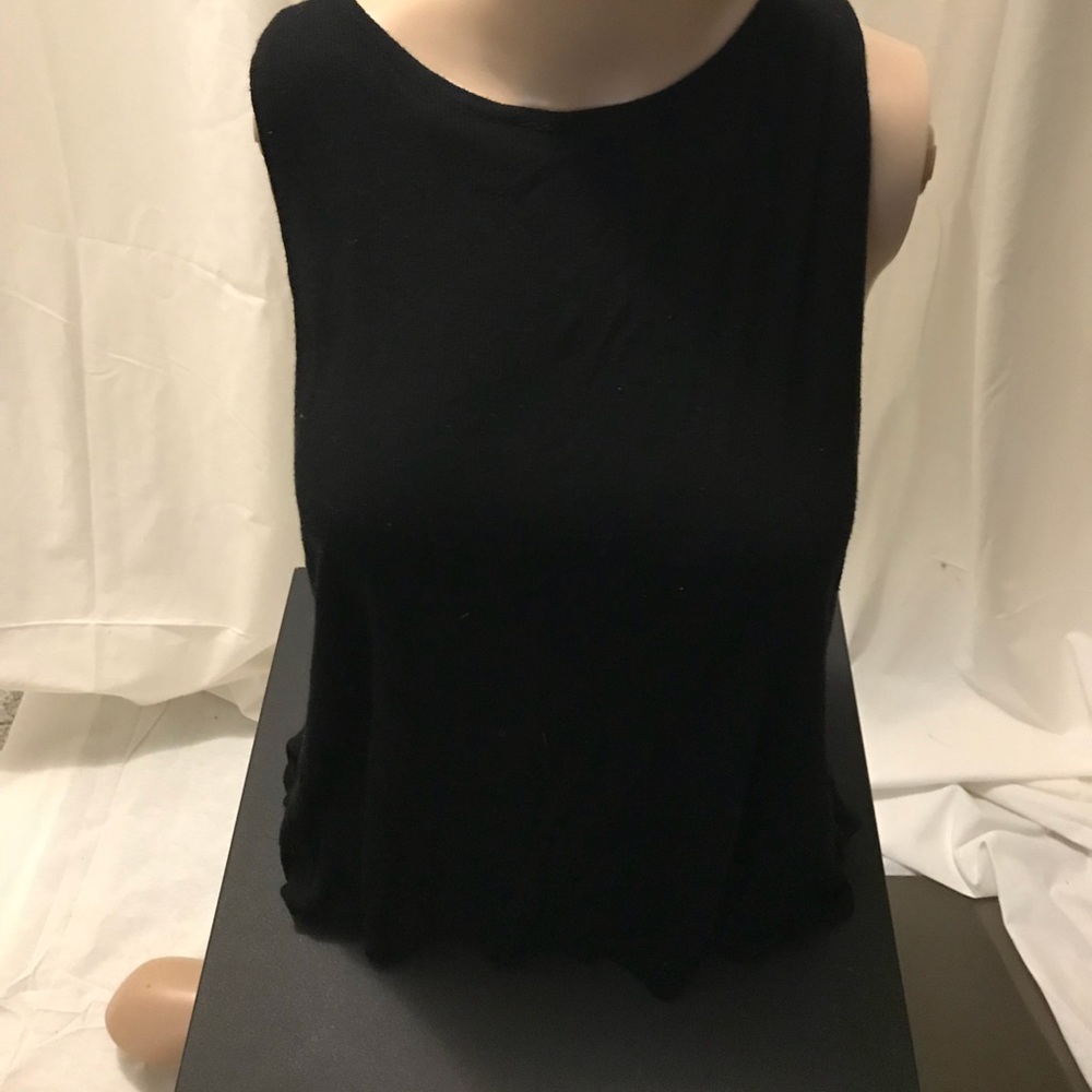 No name black tee with open back